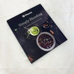 VITAMIX SIMPLY BLENDING QUICK + EASY WHOLE FOOD RECIPES FOR EVERY MEAL BOOK